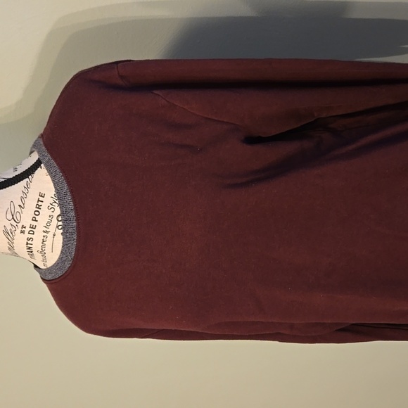 Burgundy crew - Picture 5 of 5